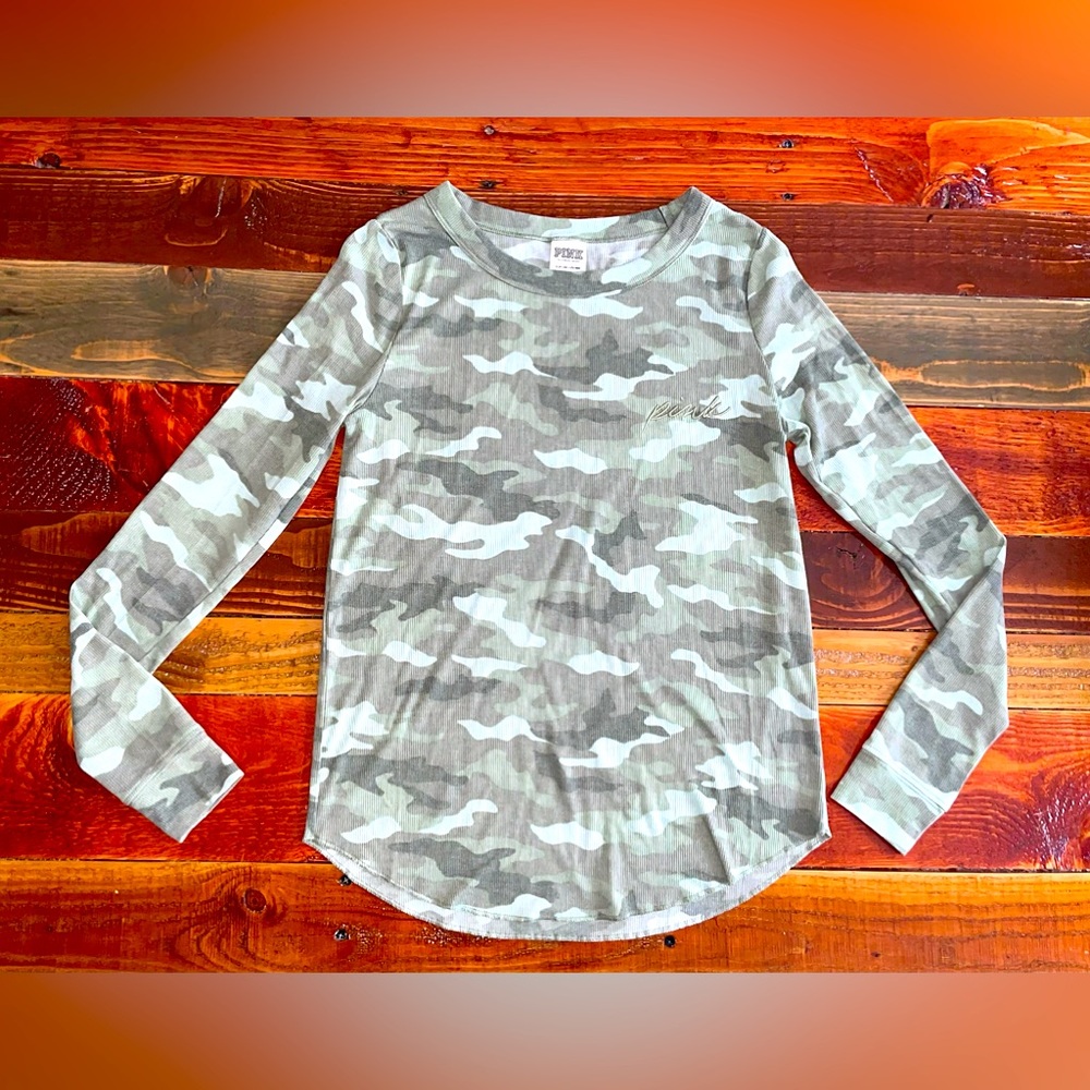 SOLD. ❤️PINK❤️ Victoria’s Secret Crewneck Long-Sleeve Tee